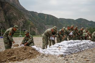 湖勇大战首发：水拉小里八村老詹海斯vs水花围巾追梦TJD